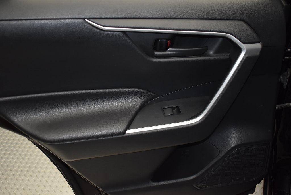 Used 2019 Toyota RAV4 LE FWD image 28