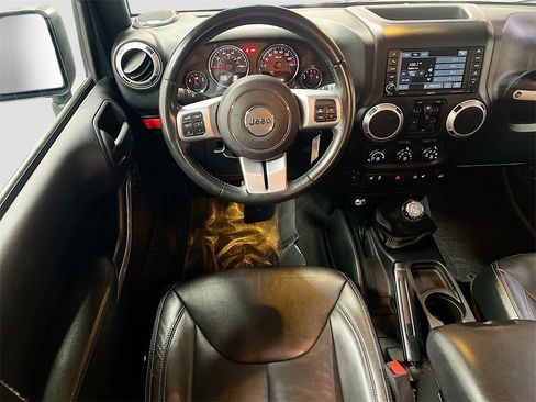 Used 2017 Jeep Wrangler Unlimited Rubicon w/ Max Tow Package image 22