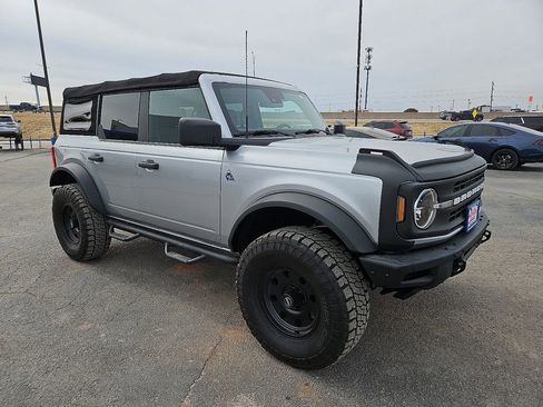 Used 2021 Ford Bronco Black Diamond image 10