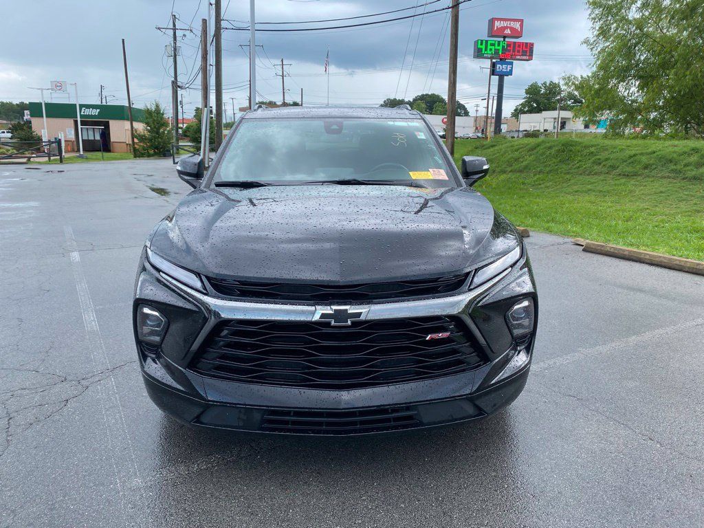 Used 2025 Chevrolet Blazer RS FWD image 2