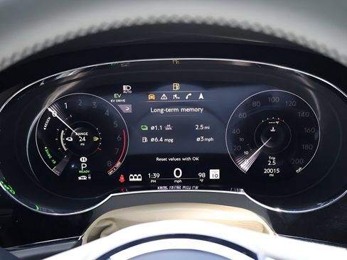 Used 2021 Bentley Bentayga Plug-In Hybrid AWD/4WD image 31