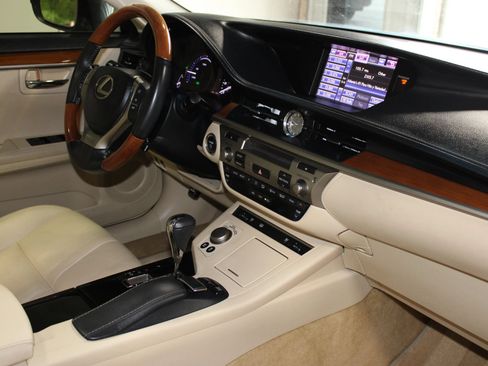 Used 2013 Lexus ES 300h w/ Luxury Pkg FWD image 35