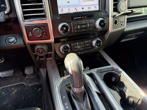 Used 2017 Ford F150 Platinum w/ Equipment Group 701A Luxury AWD/4WD image 16
