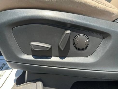 Used 2020 Ford Explorer XLT w/ Equipment Group 202A AWD/4WD image 16