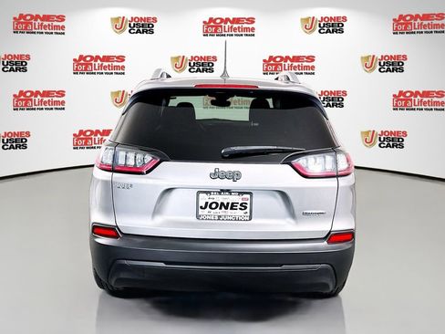 Used 2021 Jeep Cherokee Latitude w/ Mopar Interior Package FWD image 14