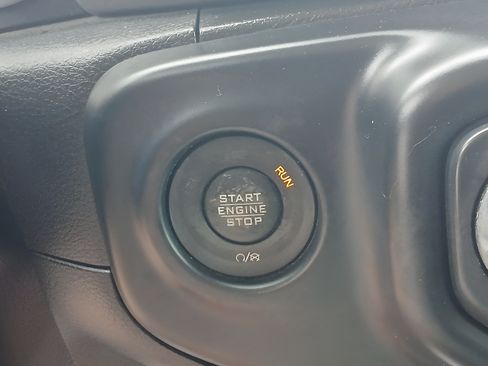 Used 2018 Jeep Wrangler Unlimited Sport S AWD/4WD image 25