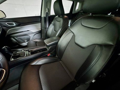 Used 2022 Jeep Compass Latitude image 11