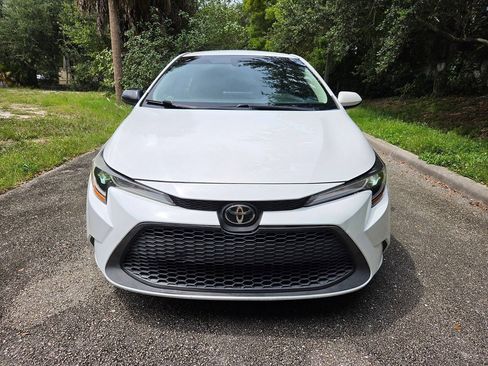 Used 2022 Toyota Corolla LE FWD image 2
