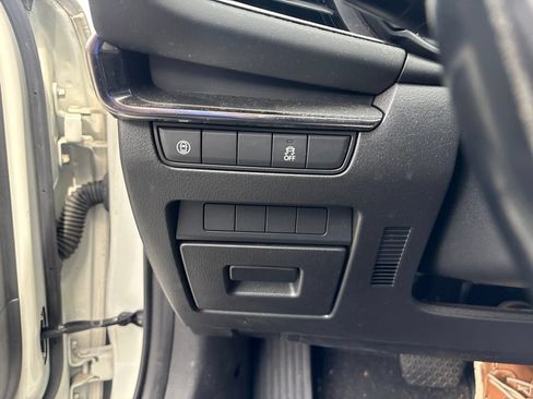 Used 2019 MAZDA MAZDA3 Hatchback FWD image 22