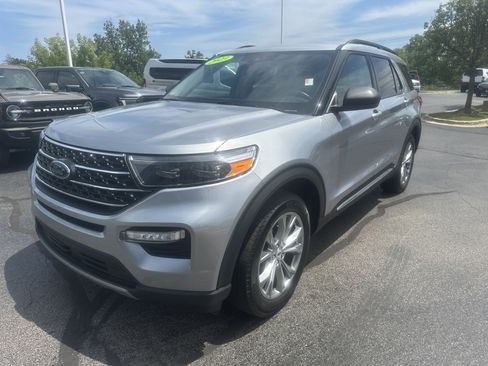 Used 2023 Ford Explorer XLT w/ Equipment Group 202A image 8