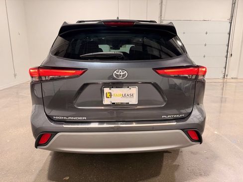 Used 2020 Toyota Highlander Platinum FWD image 6
