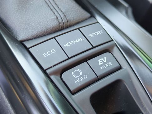 Used 2025 Toyota Camry SE image 36