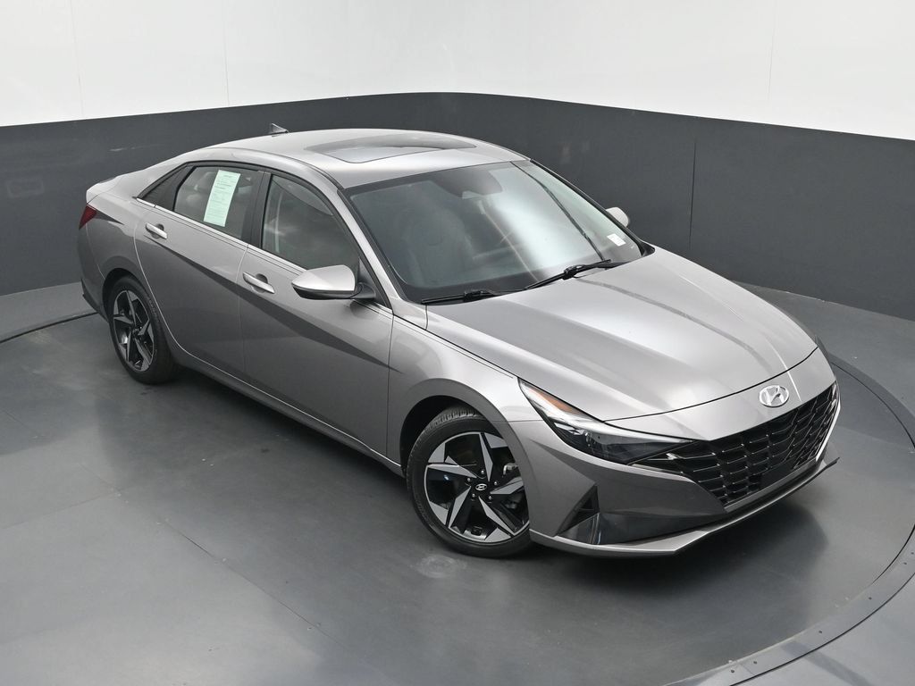 Used 2022 Hyundai Elantra Limited FWD image 32