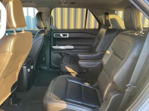 Used 2021 Ford Explorer XLT w/ Equipment Group 202A image 19