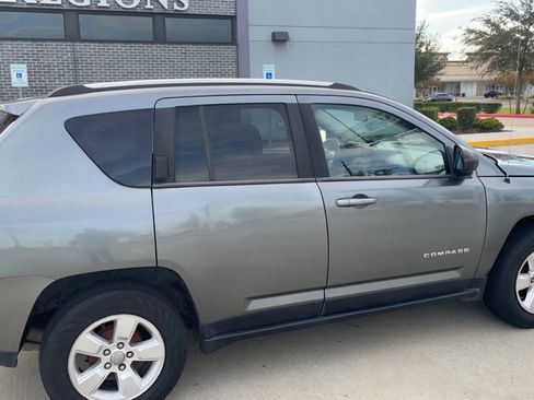 Used 2014 Jeep Compass Sport image 9