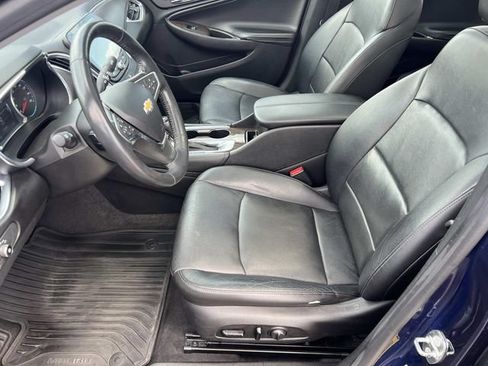 Used 2018 Chevrolet Malibu Premier w/ Premier Sun and Wheel Package FWD image 17