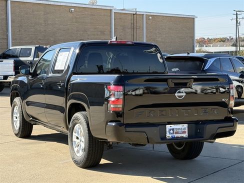 Used 2024 Nissan Frontier SV image 5