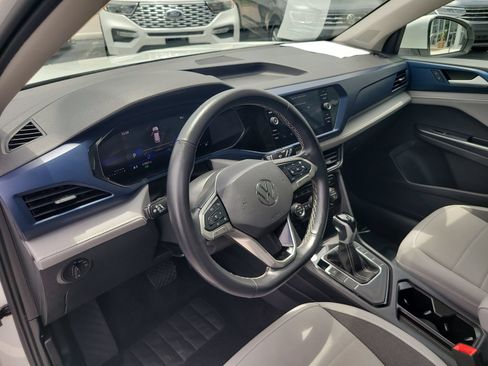 Used 2024 Volkswagen Taos SE w/ Panoramic Sunroof Package FWD image 18