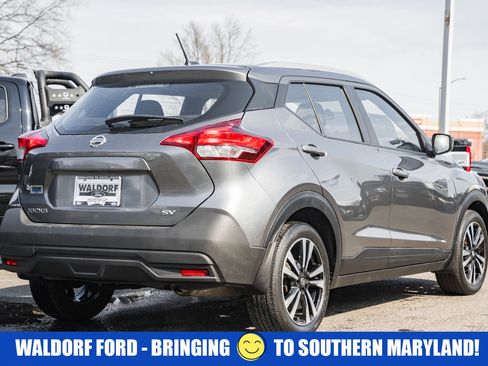 Used 2019 Nissan Kicks SV image 4