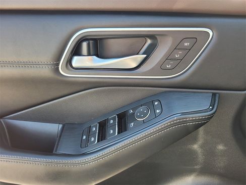 Used 2023 Nissan Rogue Platinum w/ Platinum Premium Package image 23