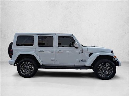 Used 2022 Jeep Wrangler Unlimited Sahara image 4