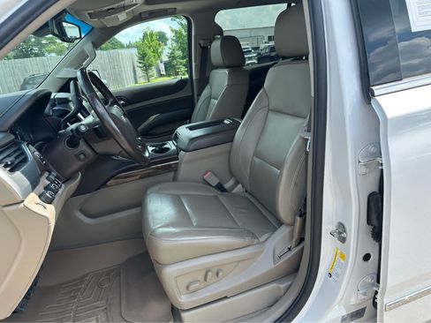 Used 2019 Chevrolet Tahoe LT w/ LT Signature Package AWD/4WD image 10