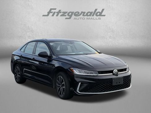 Used 2025 Volkswagen Jetta SE FWD image 1