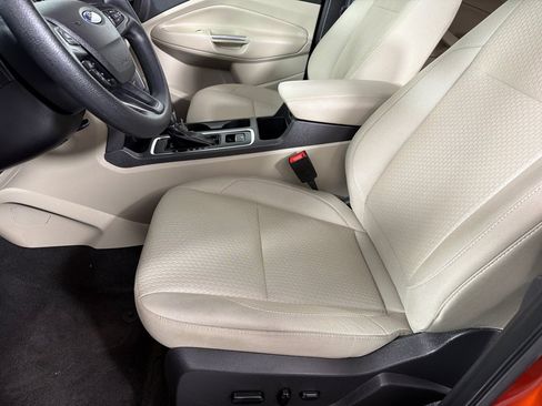 Used 2019 Ford Escape SE FWD image 12