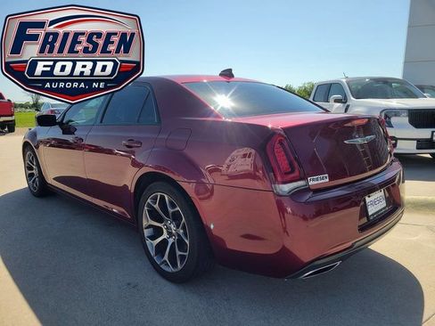 Used 2018 Chrysler 300 Touring w/ Sport Appearance Package RWD image 5