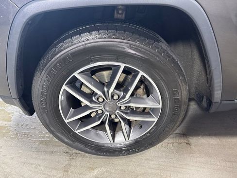 Used 2019 Jeep Grand Cherokee Limited AWD/4WD image 11
