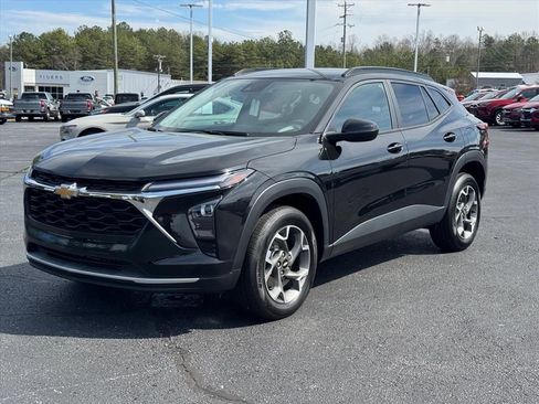 Used 2025 Chevrolet Trax LT image 7