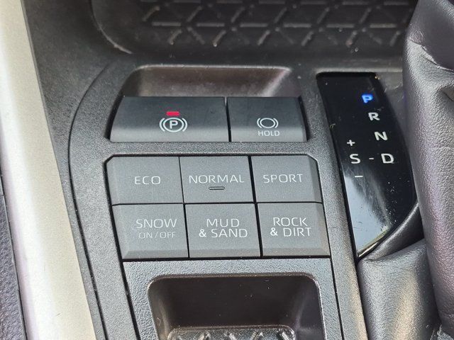 Used 2025 Toyota RAV4 XLE AWD/4WD image 23
