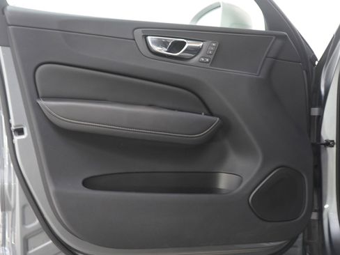 Used 2018 Volvo XC60 T6 R-Design w/ Convenience Package image 22