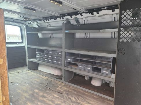 Used 2017 GMC Savana 2500 Extended image 16