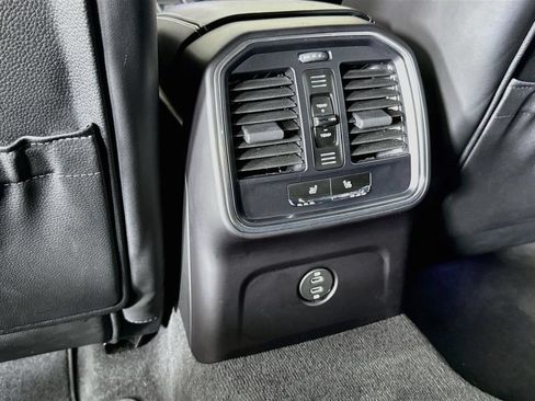 Certified 2024 Porsche Macan AWD/4WD image 20