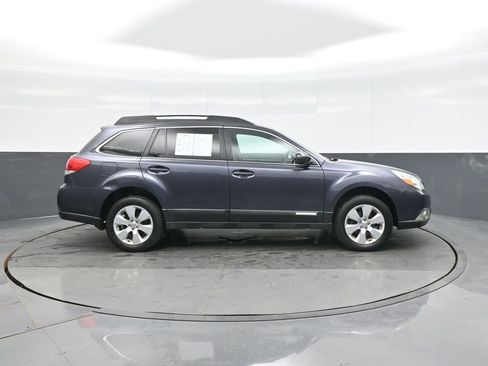Used 2011 Subaru Outback 2.5i Premium image 8