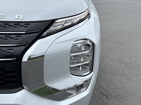Used 2023 Mitsubishi Outlander SEL FWD image 39