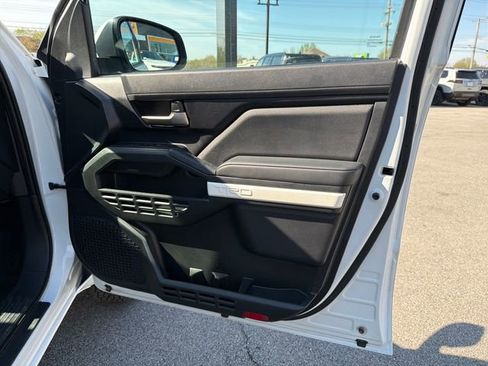 Used 2024 Toyota Tacoma TRD Off-Road image 32