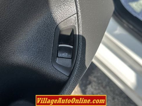 Used 2022 Volkswagen Passat 2.0T SE FWD image 12