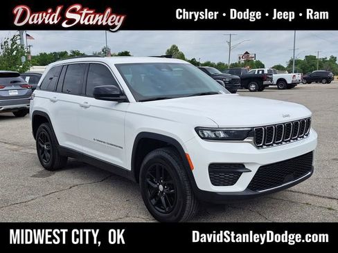 Used 2025 Jeep Grand Cherokee Laredo X RWD image 1