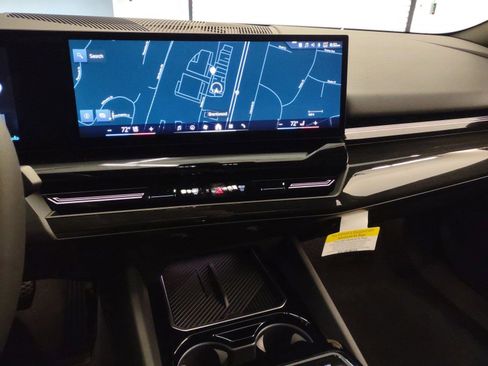 Used 2024 BMW 530i w/ Premium Package image 19