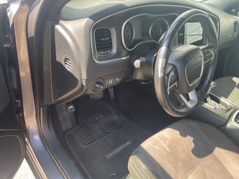 Used 2017 Dodge Charger SXT RWD image 21
