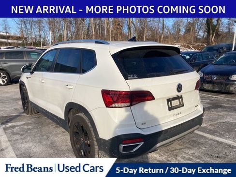 Used 2022 Volkswagen Taos SE w/ Panoramic Sunroof Package image 4