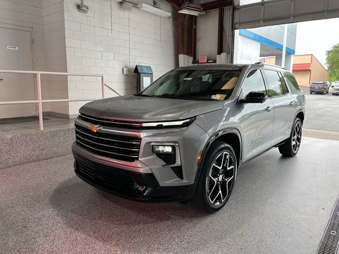 New 2026 Chevrolet Traverse High Country w/ LPO, Floor Liner Package FWD image 4