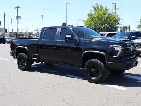 Used 2024 Chevrolet Silverado 2500 ZR2 w/ ZR2 Bison Edition AWD/4WD image 2
