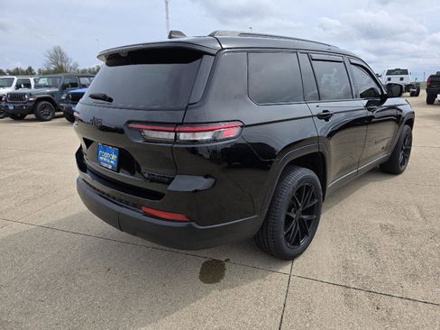 Used 2023 Jeep Grand Cherokee L Limited w/ Luxury Tech Group II image 10