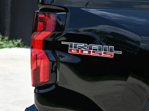 Used 2026 Chevrolet Colorado Trail Boss AWD/4WD image 8