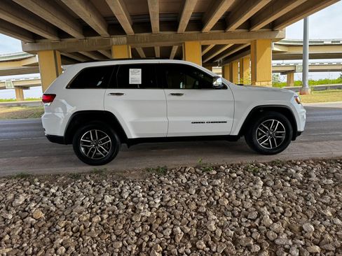 Used 2021 Jeep Grand Cherokee Limited w/ Trailer Tow Group IV image 2