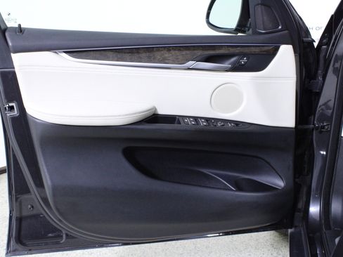 Used 2017 BMW X5 xDrive40e image 19