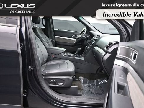 Used 2017 Ford Explorer XLT w/ Equipment Group 202A FWD image 19